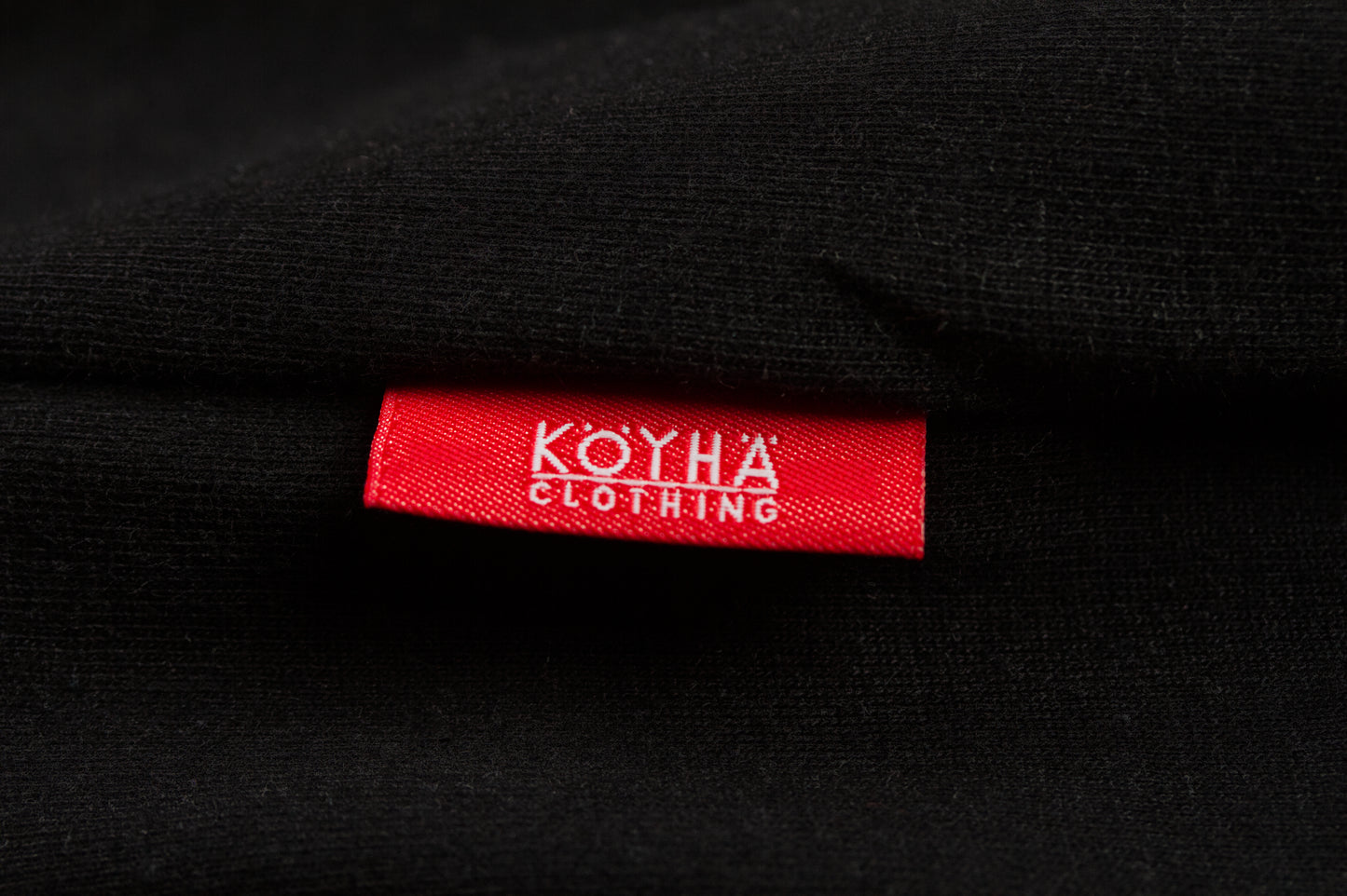 Köyhä Clothing T-Paita. Kangastus. Musta Köyhä Clothing T-Paita. Iso selkäprintti.